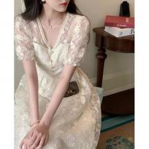 2021夏季新款溫柔風白色蕾絲碎花連衣裙女法式復古超仙茶歇裙子女